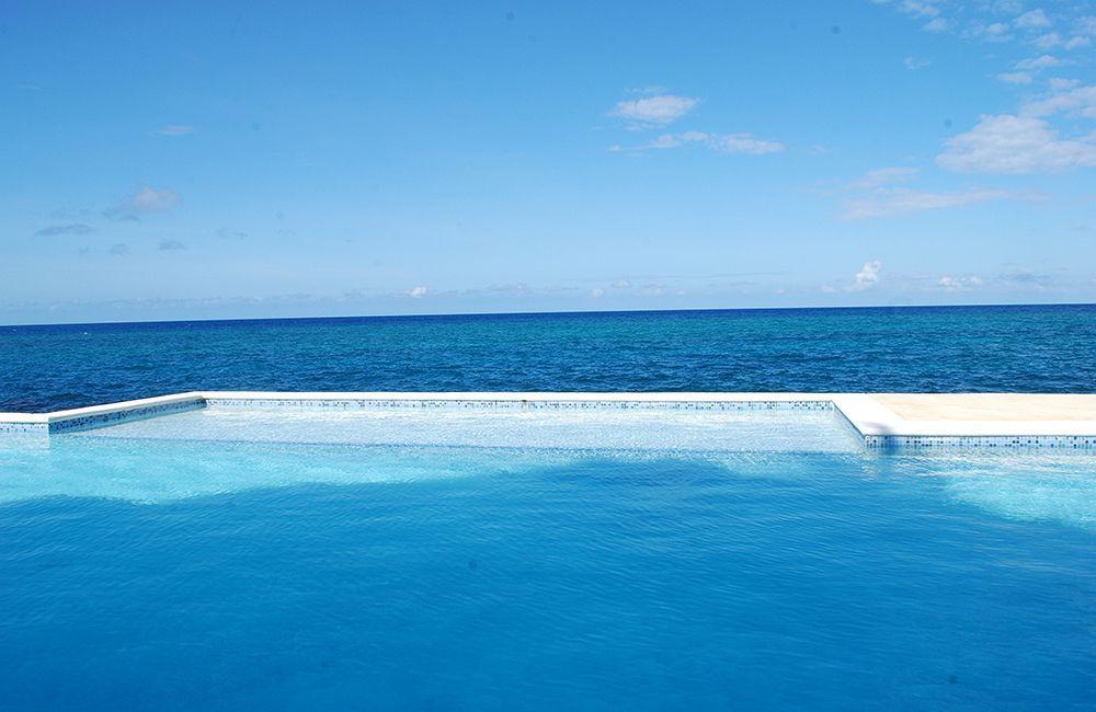 Whispering Seas Jamaica Apartment โอโชรีโอส ภายนอก รูปภาพ