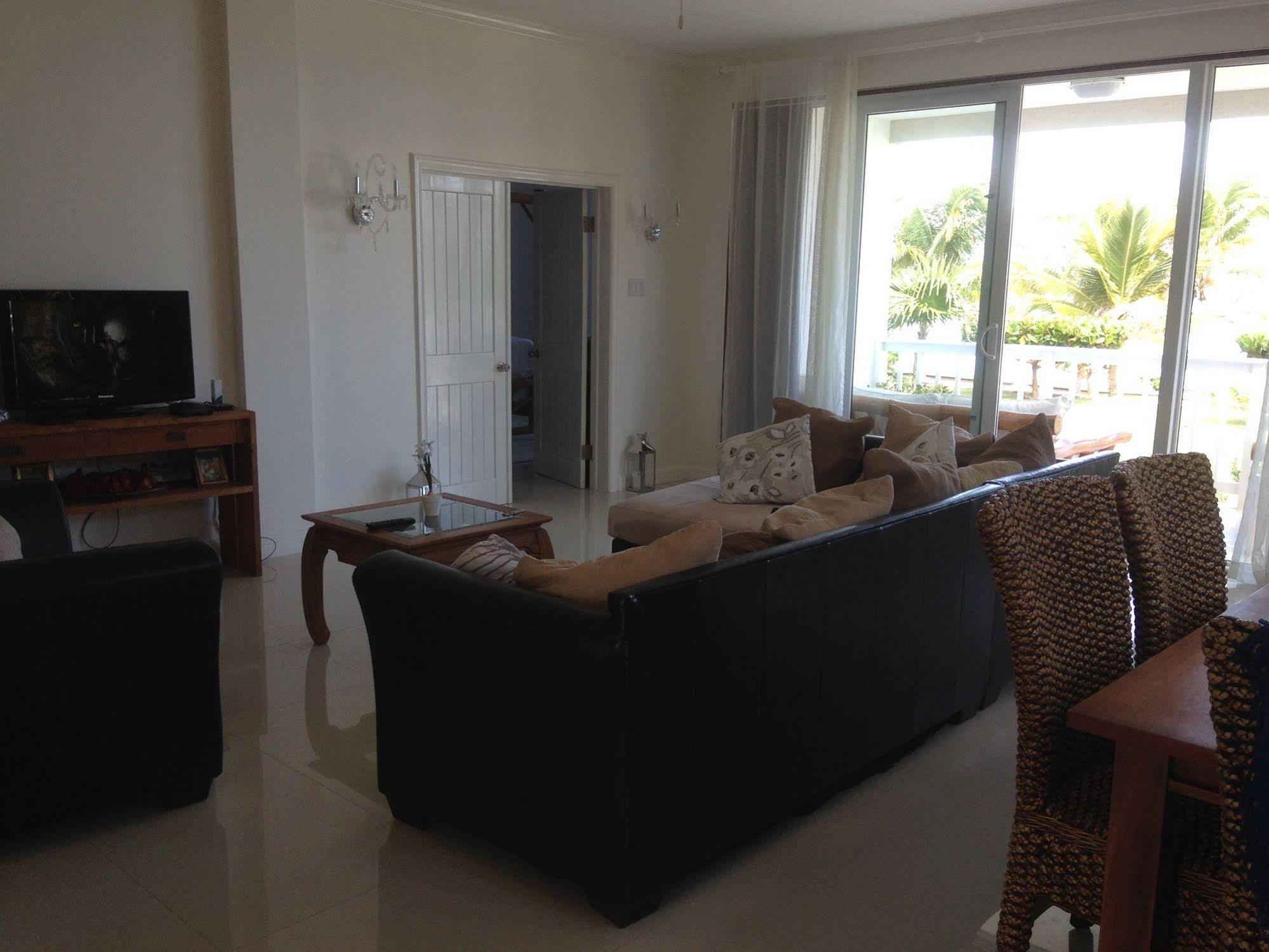 Whispering Seas Jamaica Apartment โอโชรีโอส ภายนอก รูปภาพ