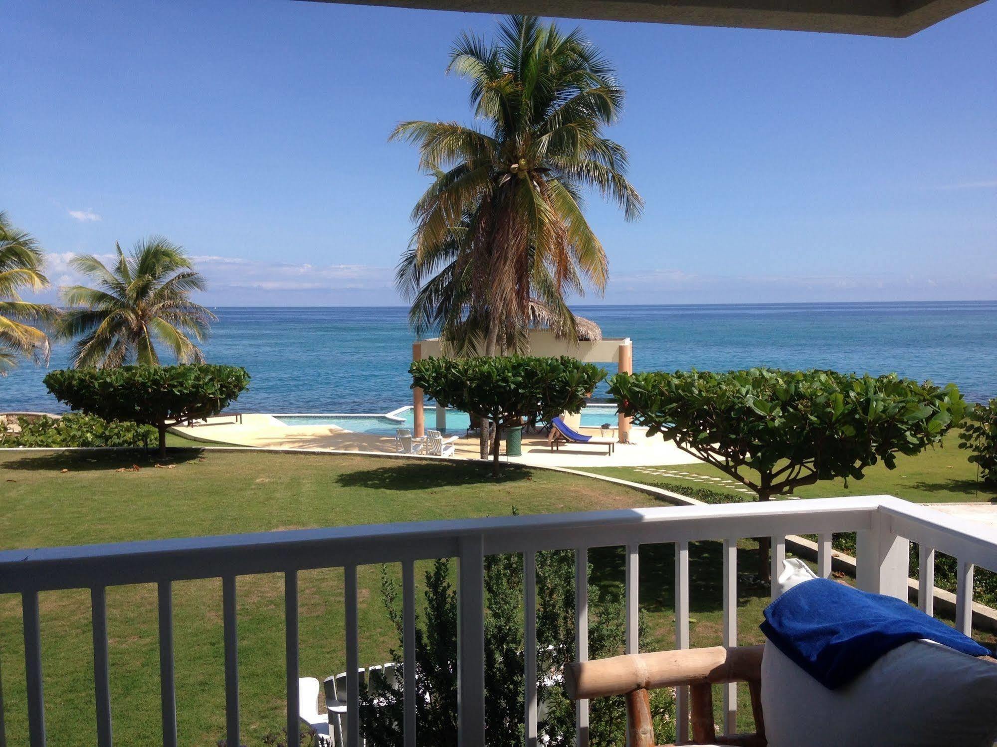 Whispering Seas Jamaica Apartment โอโชรีโอส ภายนอก รูปภาพ